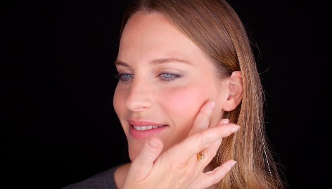 Creme Blush auftupfen