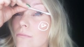 Wie schminkt man Clumpy Lashes? Der große Wimpern Trend