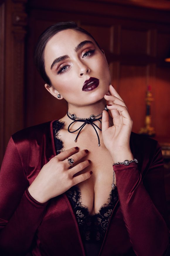 Model und Bloggerin Sofia Tsakiridou/ Matiamu für Cadenzza// fotografiert von Lina Tesch